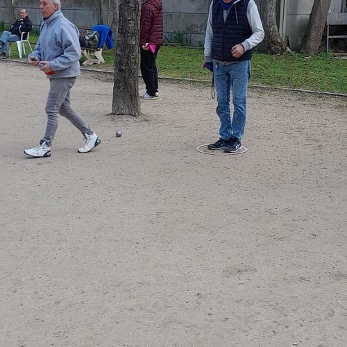 Richard est dans le rond et va pointer.