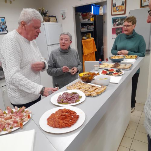 Iabelle et Anita consolent Christian : 64 ans, un bel âge.