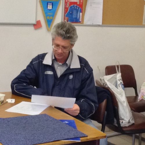 Eric annonce la constitution des poules.