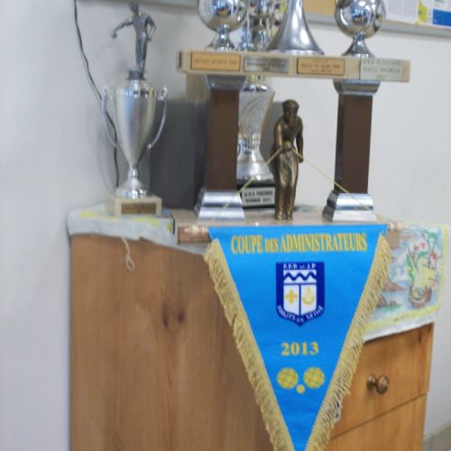 Le trophée a rejoint le Club House pour un an, après une absence de quelques heures.