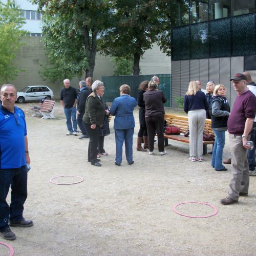 Attente avant le tirage des équipes à la mêlée.