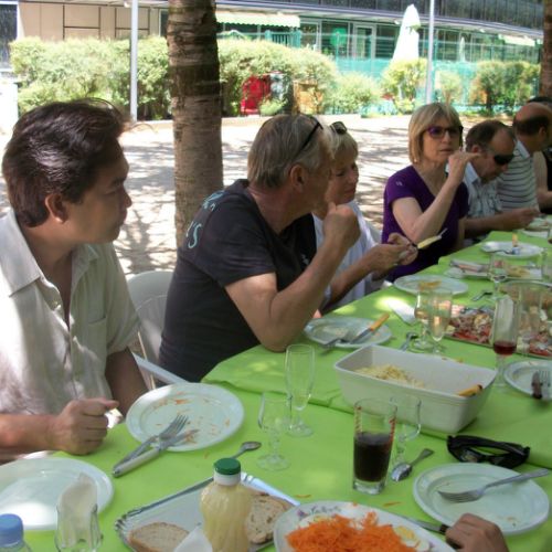 Le pharmacien de Vanves, Robert, Hélène, Lydie, ...