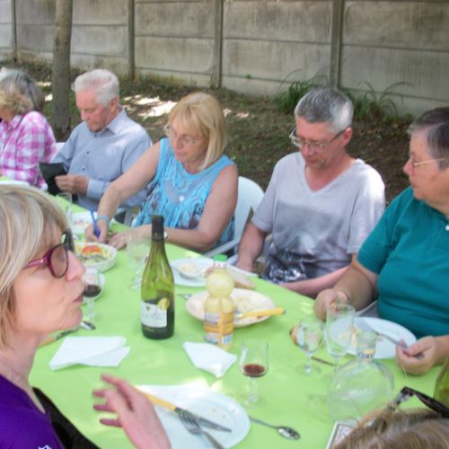 C'est l'heure de la douloureuse : Cathy fait les comptes.