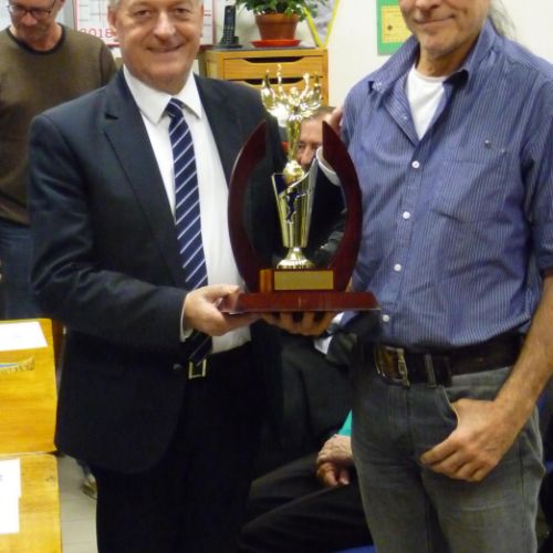 Dominique, 1er du challenge Lapeyronnie, félicité par Mr le maire.