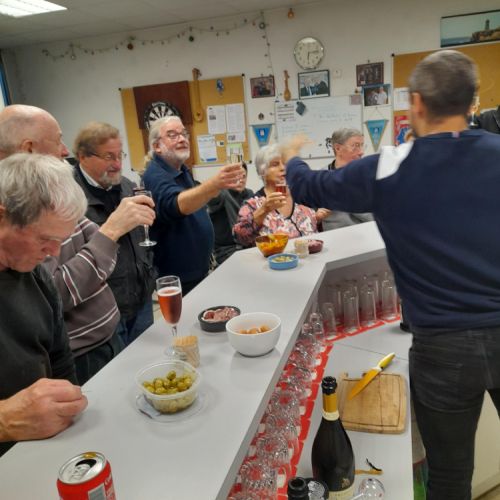 Tout le monde est prêt pour chanter.