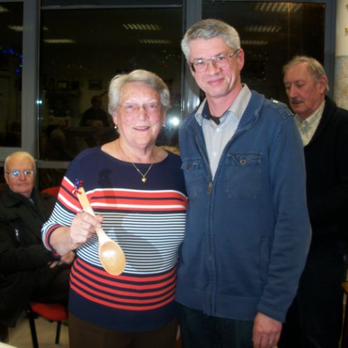Une cuillère en bois avec le sourire pour Charlotte en Triplettes.