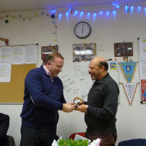 El le troisième des Triplettes à la mêlée est Patrice Roussard.