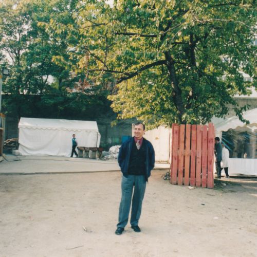 Réception sous des tentes pour la pose de la 1ère pierre.