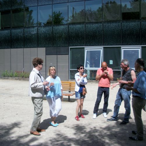 On prend l'apéro au soleil.
