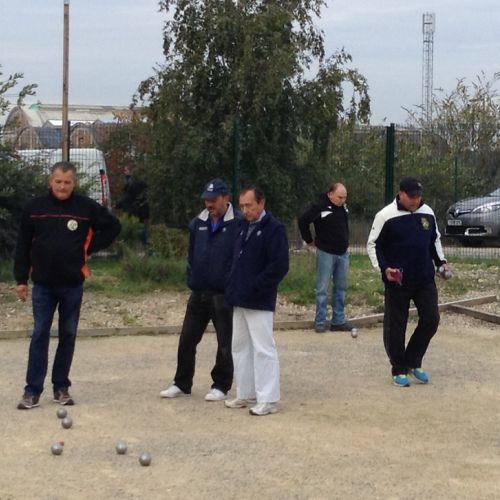 La doublette Pat et Michel. Le joueur de l'ACBB est perplexe.