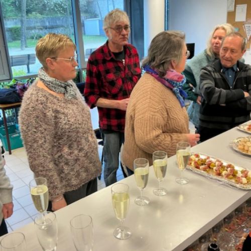 Les coupes de Prosecco sont prêtes.