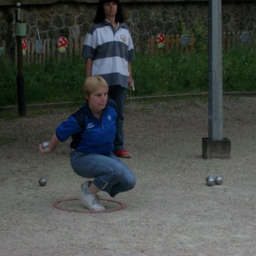Cathy en tête à tête contre Agnès de Chatillon.