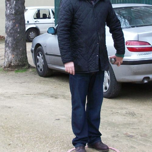 Maxime concentré au point.