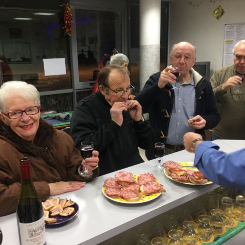 On mange de bon appétit.