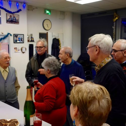 Jean-Marie lève son verre : Joyeux anniversaire !