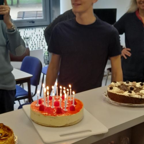 Gabriel prêt à souffler ses 17 bougies.