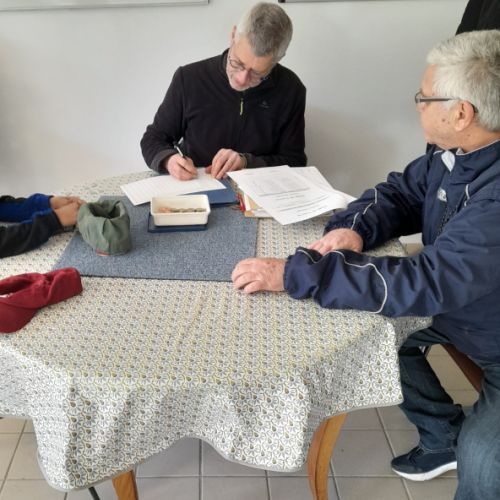 Eric procède au tirage des équipes.