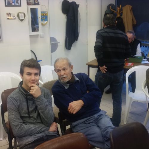 Robert donne des conseils de dernières minutes à Flavien (Un peu à gauche, un peu court, parfait !)