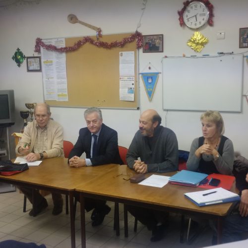 La table des dirigeants, présidée par Mr le Maire.