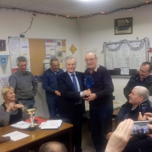 Pierrot, 1er à la doublette mêlée du24 octobre, récompensé par Mr le Maire.