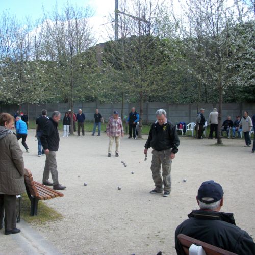 Echauffement avant le concours, à gauche du terrain.