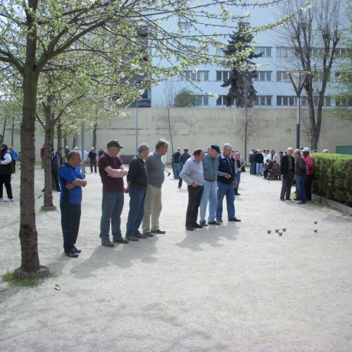 Jacky s'est joint aux supporters de Vanves. On admire les points réalisés.