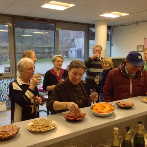 Quelques oiselles qui picorent au bar.