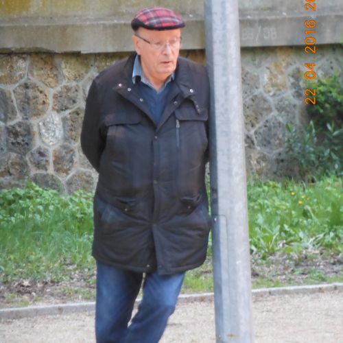 Qui supporte l'autre ? Le poteau ou Pierrot ?