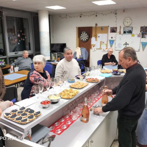 Michel en charge du prosecco rosé sous l'oeil attentif de Daniel.