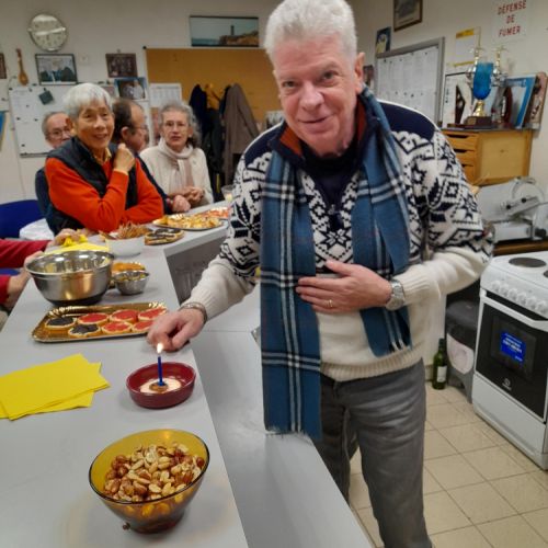 La bougie est prête à être souffléé.