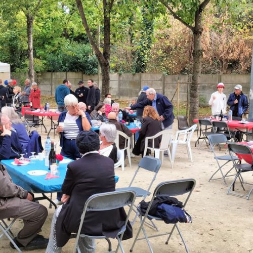 Les convives sont installés.