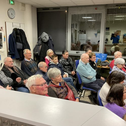 En attente du début de l'AG : Paul, Danielle et Hervé, Daniel, Blandine, Chacha, Gabriel, Stéphane, Michel, Isabelle, Nathalie, Marie Lou et Alain.